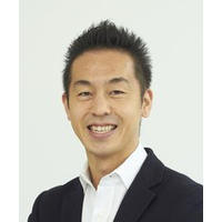 曽山 哲人
