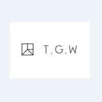 T.G.W は白壁の街並みとして知られる美観地区のほど近く、岡山県倉敷市に本社を置き 日本屈指のデニム産地である備後(びんご)の特色、100年以上続く文化や伝統を 最大限に活かし、自身の培ったノウハウと独自のアイデアを用いた斬新な発想で 企画開発を行うテキスタイルメーカーです。  デニムの生産背景(生産地)でのモノづくりに特化し、120番手のとても繊細な細い糸を 双糸にした糸でインディゴロープ染色する事に成功。 現時点では" 世界で一番細い" 糸のロープ染色糸を弊社が手掛けています。